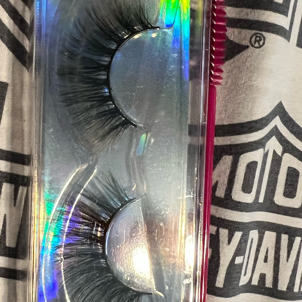 Eyelashes - Picture 2 of 2